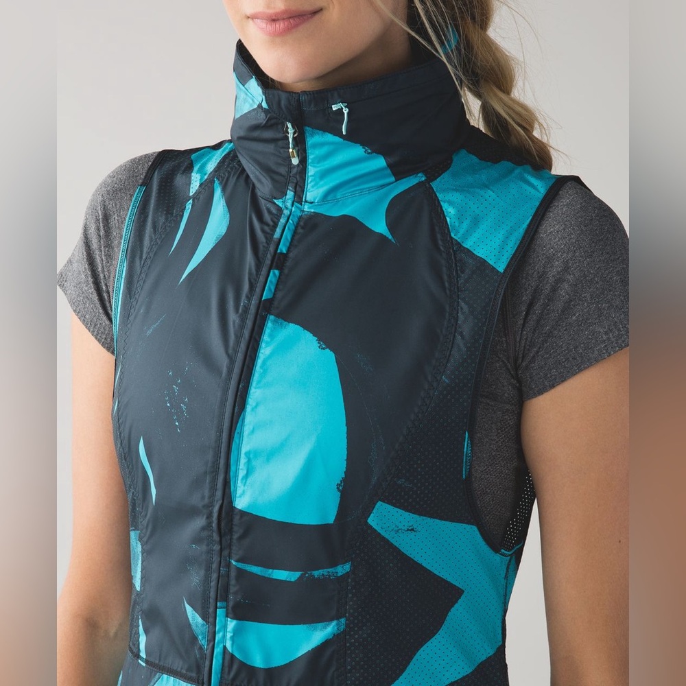 Lululemon Pack-It Vest - Picture 2 of 12